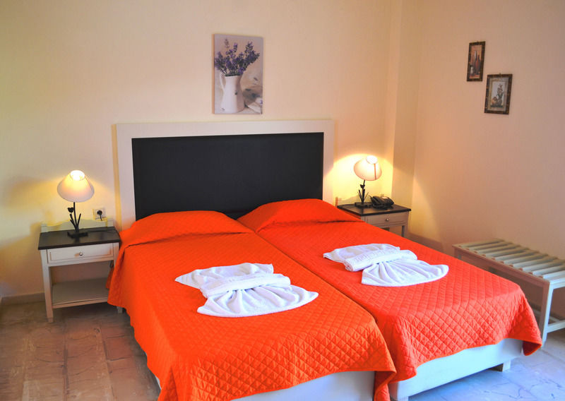 Amnissos Hotell Pigianos Kampos  Exteriör bild