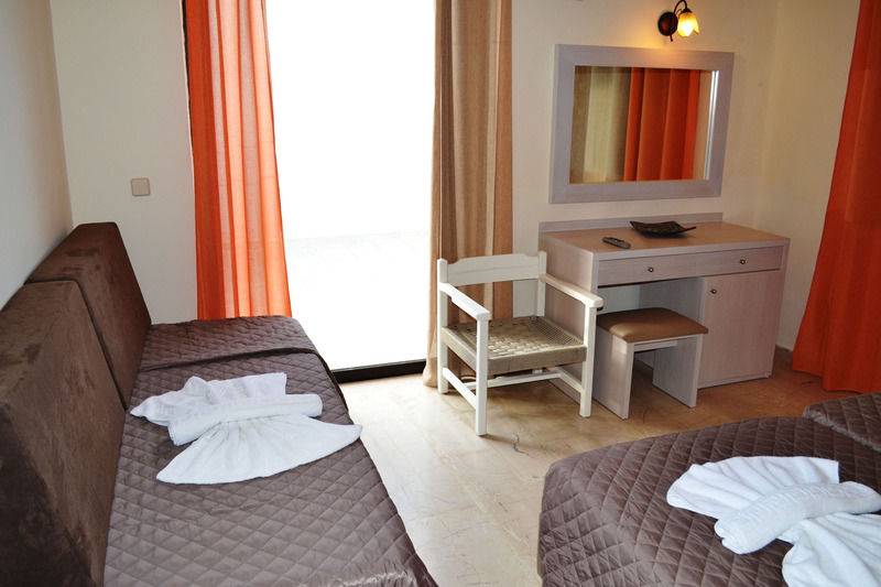 Amnissos Hotell Pigianos Kampos  Exteriör bild